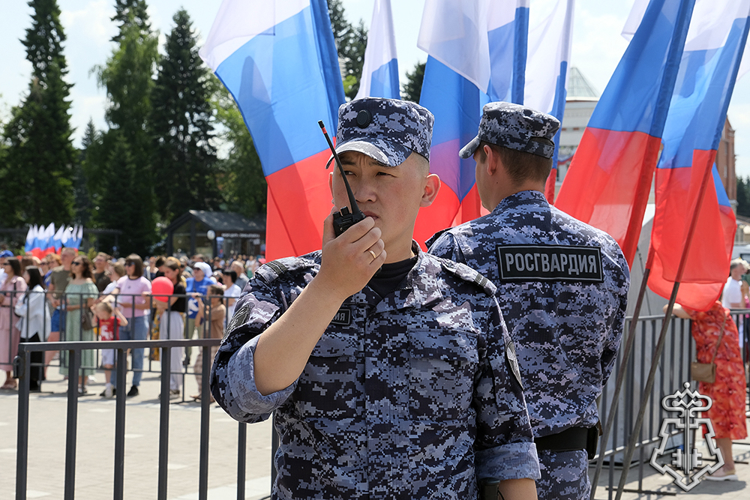 Росгвардия обеспечила безопасность празднования Дня России в Горно-Алтайске