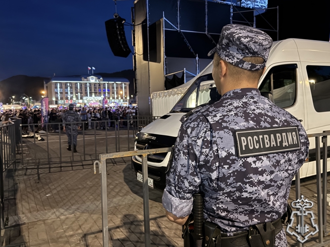 СОТРУДНИКИ ВНЕВЕДОМСТВЕННОЙ ОХРАНЫ ПРИНЯЛИ УЧАСТИЕ В ОБЕСПЕЧЕНИИ БЕЗОПАСНОСТИ «музыкального фестиваля «ойно-фест-2025»