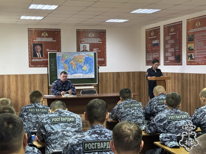 ДЛЯ СОТРУДНИКОВ ОТДЕЛА ВНЕВЕДОМСТВЕННОЙ ОХРАНЫ РОСГВАРДИИ ПРОВЕЛИ ЗАНЯТИЕ С ИНСПЕКТОРОМ ГИБДД