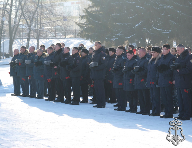 В РЕСПУБЛИКЕ АЛТАЙ РОСГВАРДЕЙЦЫ ПОЧТИЛИ ПАМЯТЬ ПАВШИХ ГЕРОЕВ В ДЕНЬ НЕИЗВЕСТНОГО СОЛДАТА