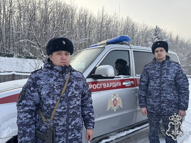 В РЕСПУБЛИКЕ АЛТАЙ РОСГВАРДЕЙЦЫ ПЕРЕСЕКЛИ ПРОТИВОПРАВНЫЕ ДЕЙСТВИЯ ВООРУЖЕННОГО МУЖЧИНЫ НА ОХРОНЯЕМОМ ОБЪЕКТЕ