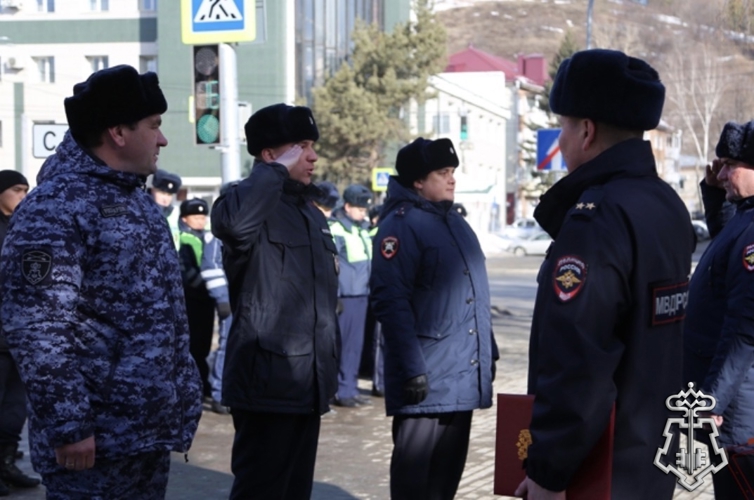 В ГОРНО-АЛТАЙСКЕ СОСТОЯЛСЯ ГАРНИЗОННЫЙ РАЗВОД ПОДРАЗДЕЛЕНИЙ РОСГВАРДИИ И ПОЛИЦИИ