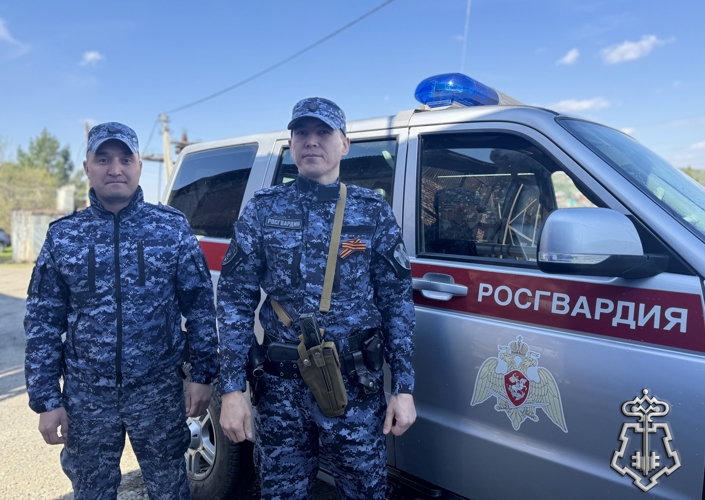 СОТРУДНИКИ РОСГВАРДИИ НАШЛИ ПОТЕРЯВШЕГОСЯ РЕБЕНКА В ГОРОДЕ ГОРНО-АЛТАЙСКЕ