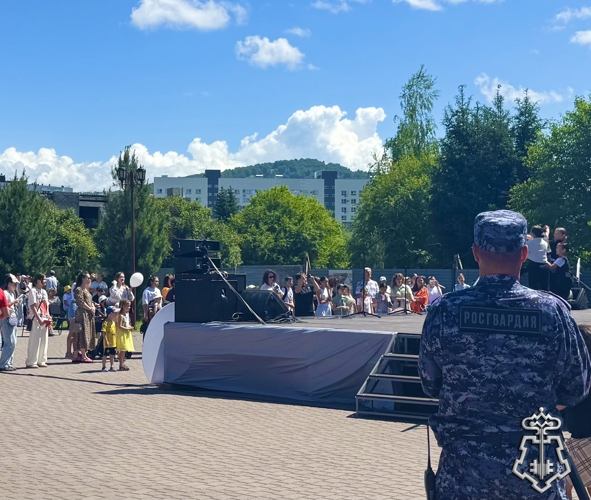  РОСГВАРДИЯ ОБЕСПЕЧИЛА БЕЗОПАСНОСТЬ ПРАЗДНОВАНИЯ ДНЯ ЗАЩИТЫ ДЕТЕЙ В ГОРНО-АЛТАЙСКЕ
