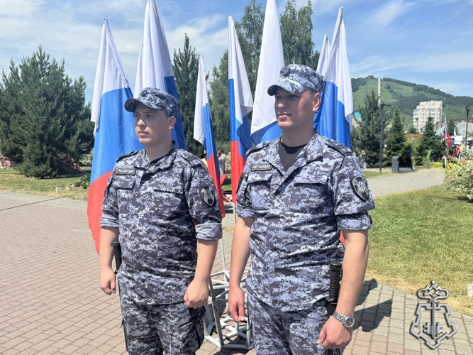 СОТРУДНИКИ РОСГВАРДИИ ОБЕСПЕЧИЛИ ОХРАНУ ОБЩЕСТВЕННОГО ПОРЯДКА В ПЕРИОД ПРАЗДНОВАНИЯ ДНЯ РОССИИ
