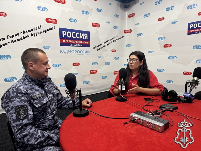 СОТРУДНИК РОСГВАРДИИ ПО РЕСПУБЛИКЕ АЛТАЙ НА РАДИО РАСКАЗАЛ ЖИТЕЛЯМ РЕГИОНА ПРО МЕРЫ ПРОФИЛАКТИКИ ИМУЩЕСТВЕННЫХ ПРЕСТУПЛЕНИЙ