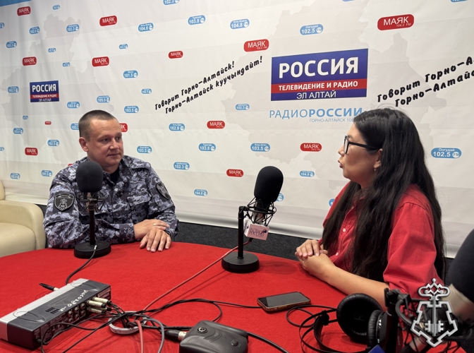 СОТРУДНИК РОСГВАРДИИ ПО РЕСПУБЛИКЕ АЛТАЙ НА РАДИО РАСКАЗАЛ ЖИТЕЛЯМ РЕГИОНА ПРО МЕРЫ ПРОФИЛАКТИКИ ИМУЩЕСТВЕННЫХ ПРЕСТУПЛЕНИЙ