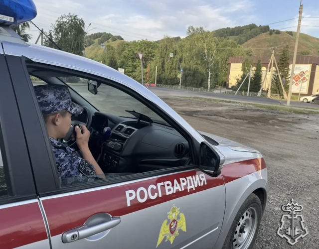 В ГОРНО-АЛТАЙСКИЕ СОТРУДНИКИ РОСГВАРДИИ ОКАЗАЛИ ПОМОЩЬ ГРАЖДАНИНУ ПОТЕРЯВШЕМУ СОЗНАНИЕ НА УЛИЦЕ   