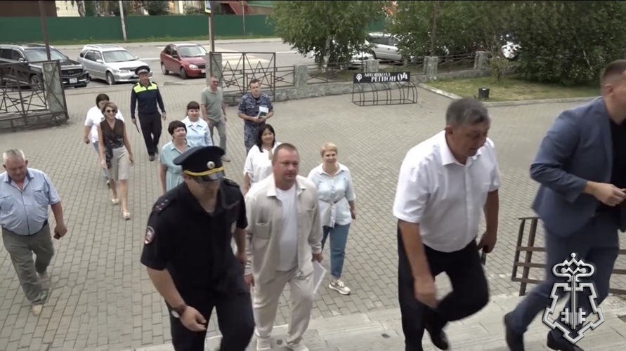 В РЕСПУБЛИКЕ АЛТАЙ СОТРУДНИКИ РОСГВАРДИИ ПРИНИМАЮТ УЧАСТИЕ В КОМИССИОННОЙ ПРОВЕРКЕ ГОТОВНОСТИ ОБРАЗОВАТЕЛЬНЫХ УЧРЕЖДЕНИЙ РЕГИОНА