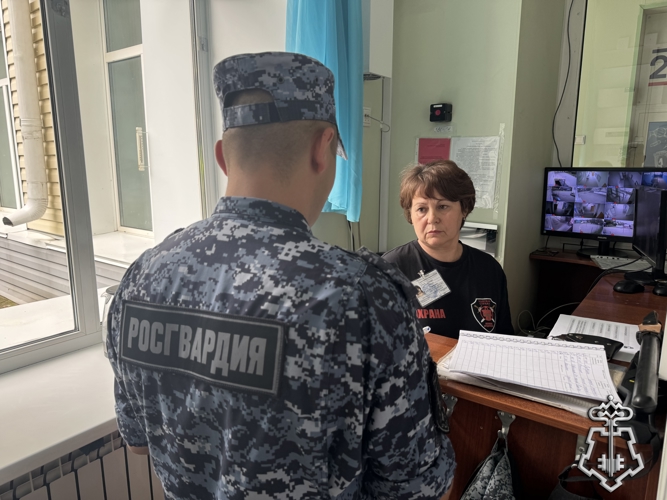 СОТРУДНИКИ ОТДЕЛА ВНЕВЕДОМСТВЕННОЙ ОХРАНЫ РОСГВАРДИИ ПО РЕСПУБЛИКЕ АЛТАЙ ПРИНЯЛИ УЧАСТИЕ ВО ВСЕРОССИЙСКИХ АНТИТЕРРОРИСТИЧЕСКИХ  УЧЕНИЯХ НА ОБЪЕКТАХ ОБРАЗОВАНИЯ
