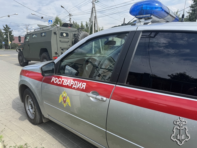 СОТРУДНИКИ ОТДЕЛА ВНЕВЕДОМСТВЕННОЙ ОХРАНЫ РОСГВАРДИИ ПО РЕСПУБЛИКЕ АЛТАЙ ПРИНЯЛИ УЧАСТИЕ ВО ВСЕРОССИЙСКИХ АНТИТЕРРОРИСТИЧЕСКИХ  УЧЕНИЯХ НА ОБЪЕКТАХ ОБРАЗОВАНИЯ