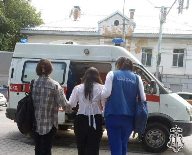 СОТРУДНИКИ ОТДЕЛА ВНЕВЕДОМСТВЕННОЙ ОХРАНЫ РОСГВАРДИИ ПО РЕСПУБЛИКЕ АЛТАЙ ПОМОГЛИ СТУДЕНТКЕ, ПОТЕРЯВШЕЙ СОЗНАНИЕ НА ЛИНЕЙКЕ
