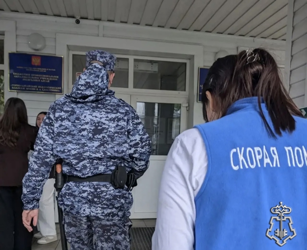 СОТРУДНИКИ ОТДЕЛА ВНЕВЕДОМСТВЕННОЙ ОХРАНЫ РОСГВАРДИИ ПО РЕСПУБЛИКЕ АЛТАЙ ПОМОГЛИ СТУДЕНТКЕ, ПОТЕРЯВШЕЙ СОЗНАНИЕ НА ЛИНЕЙКЕ
